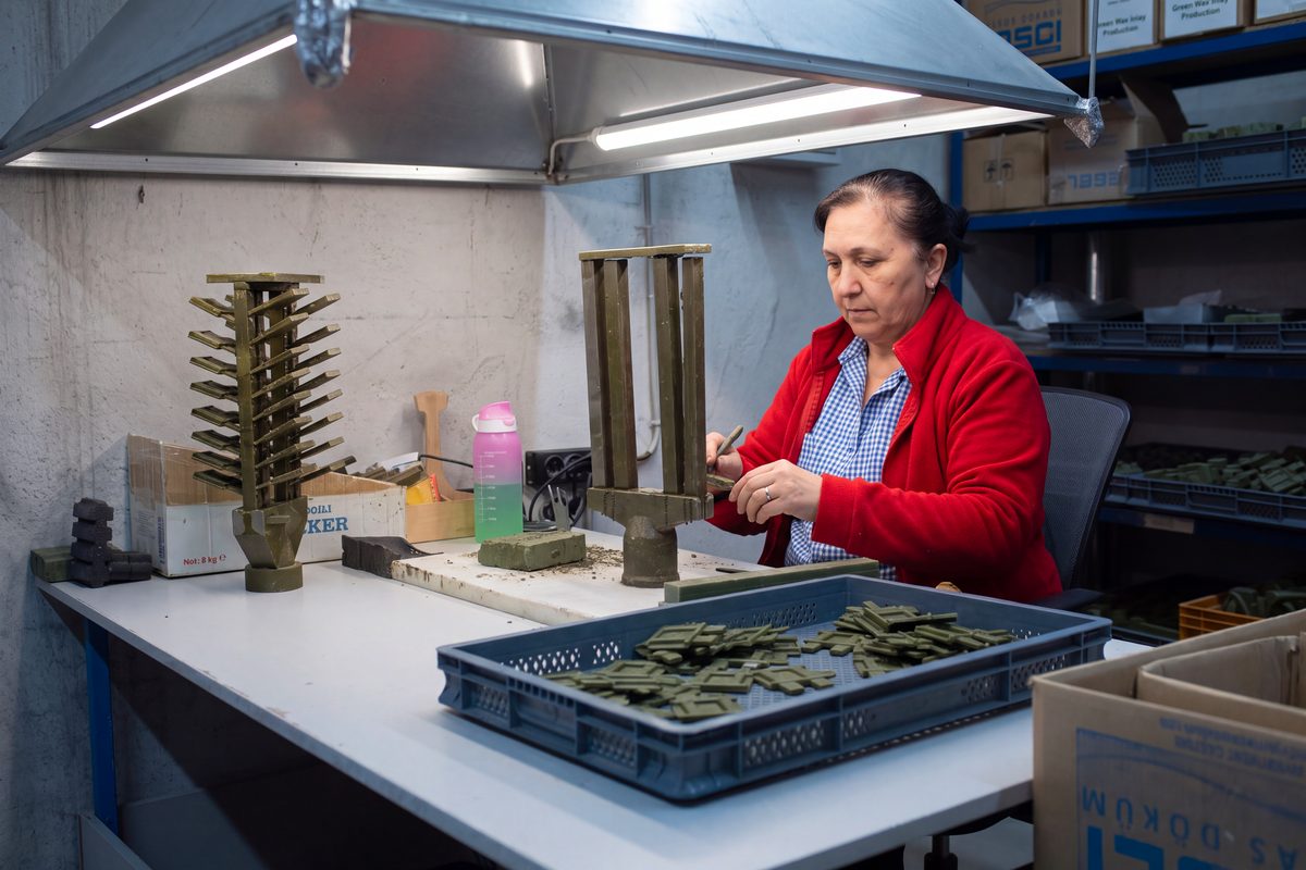 Wax models mounted onto a central sprue tree, Gerra atelier, Istanbul